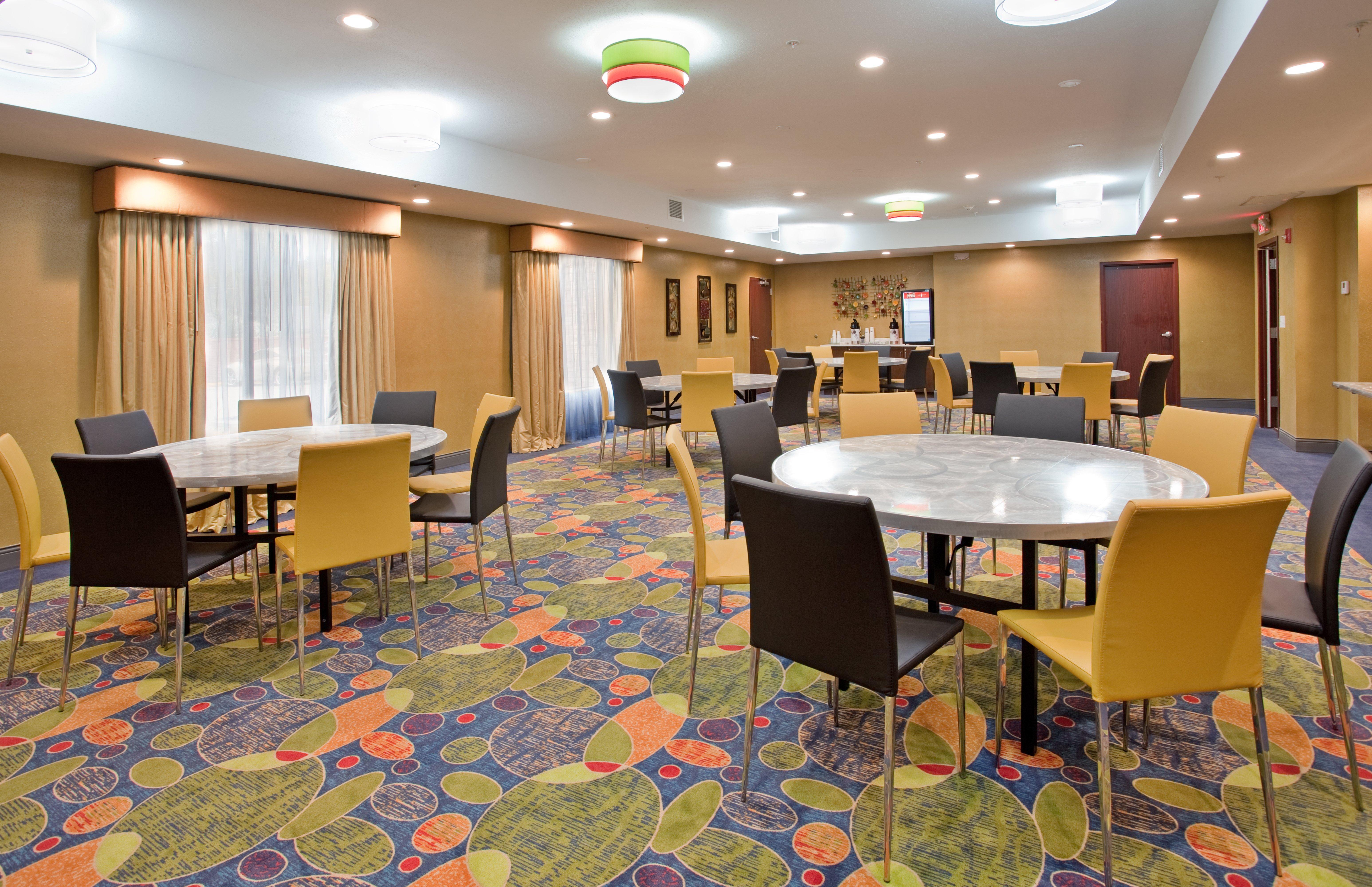 Holiday Inn Express & Suites St Louis Airport By Ihg Woodson Terrace Exterior foto