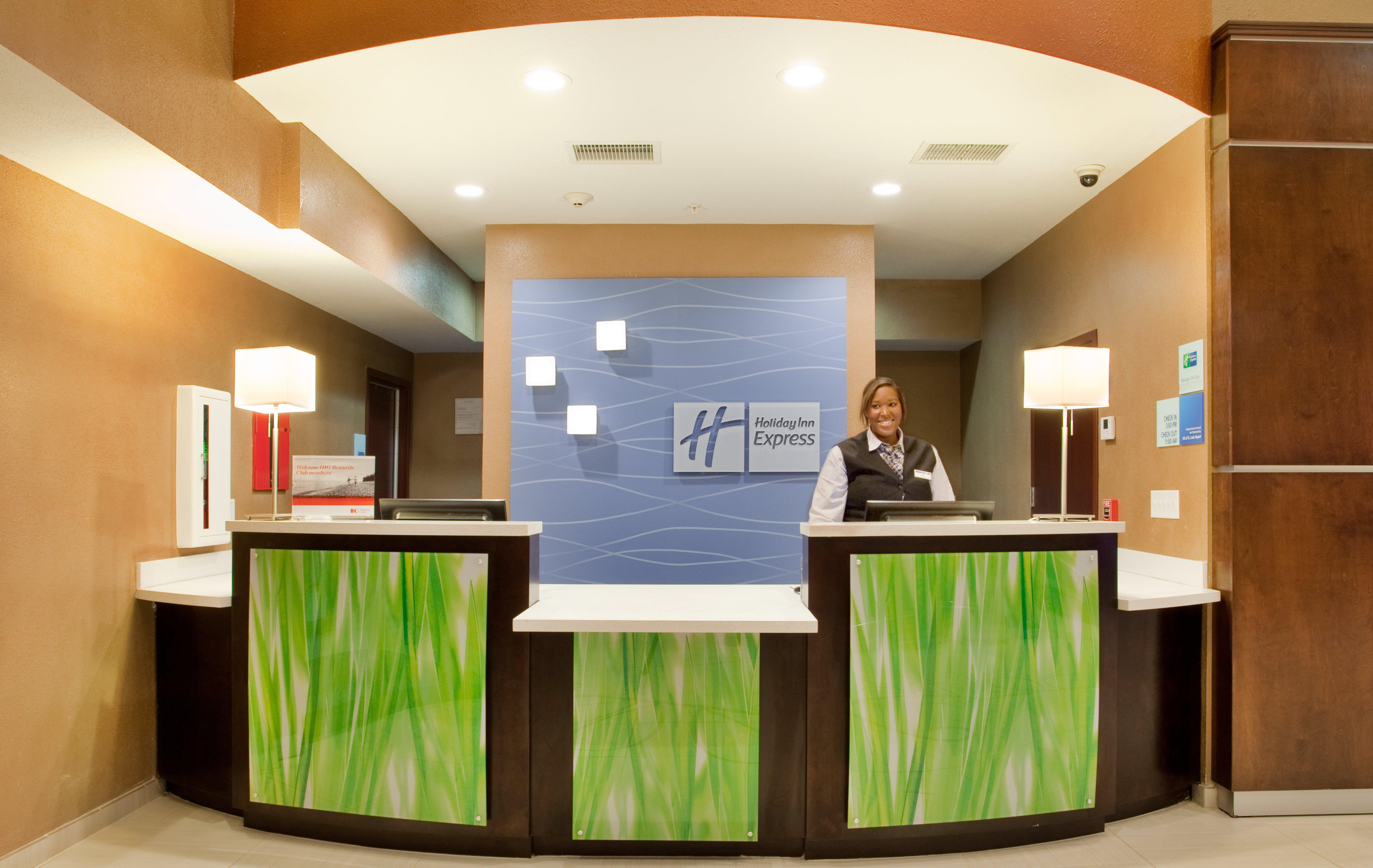 Holiday Inn Express & Suites St Louis Airport By Ihg Woodson Terrace Exterior foto