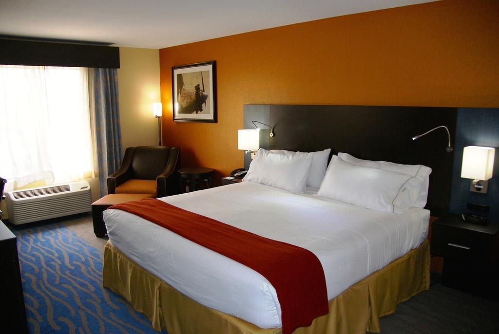 Holiday Inn Express & Suites St Louis Airport By Ihg Woodson Terrace Quarto foto