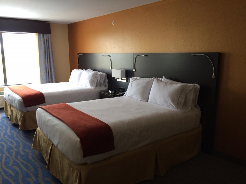 Holiday Inn Express & Suites St Louis Airport By Ihg Woodson Terrace Quarto foto